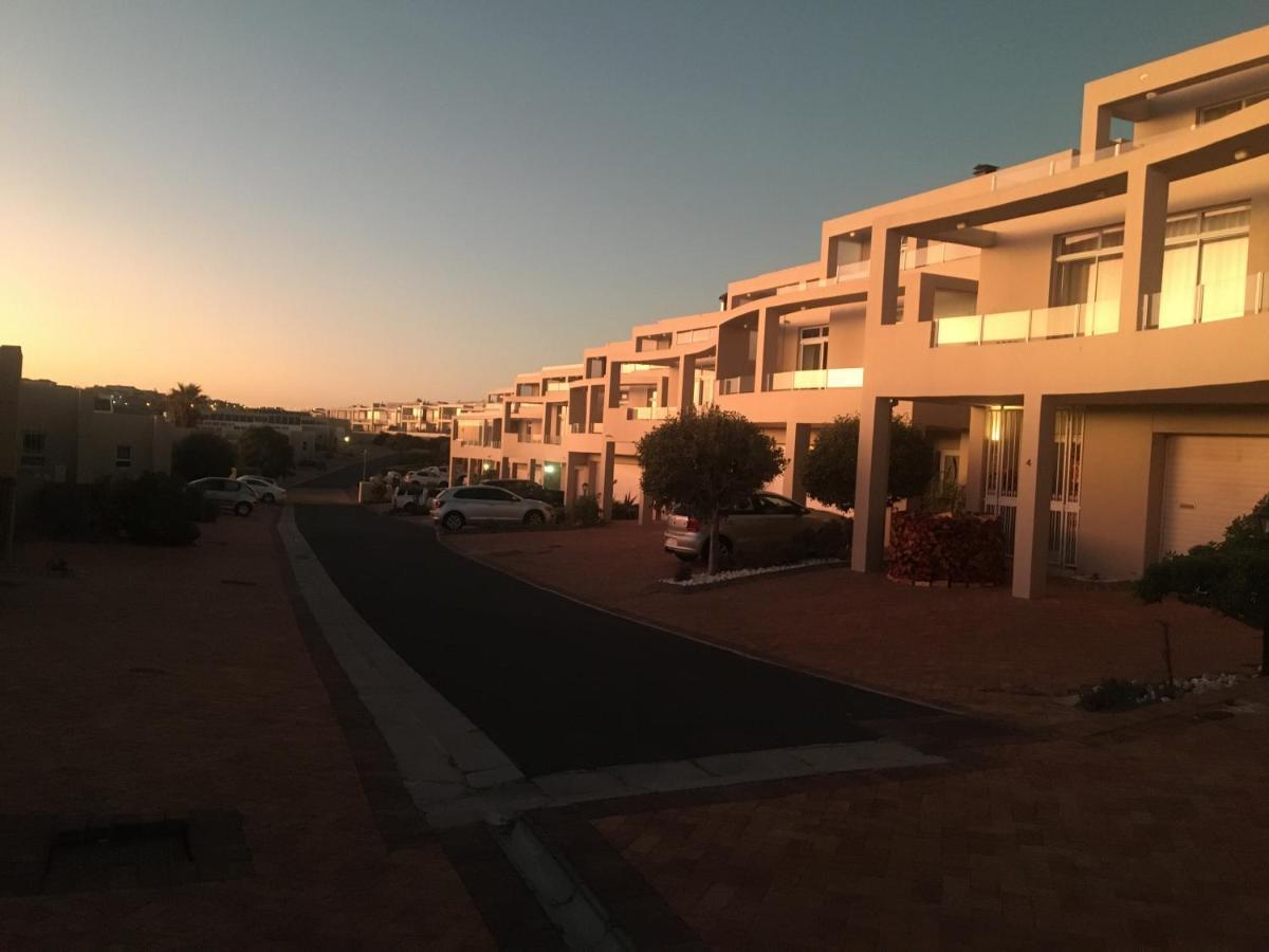 2Whitewaters Bloubergstrand Homestay Exterior photo